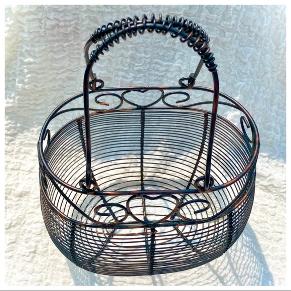 VTG Shabby Chic Farmhouse Egg Metal Oval ❤️ Detail Decorative Basket - Picture 1 of 12